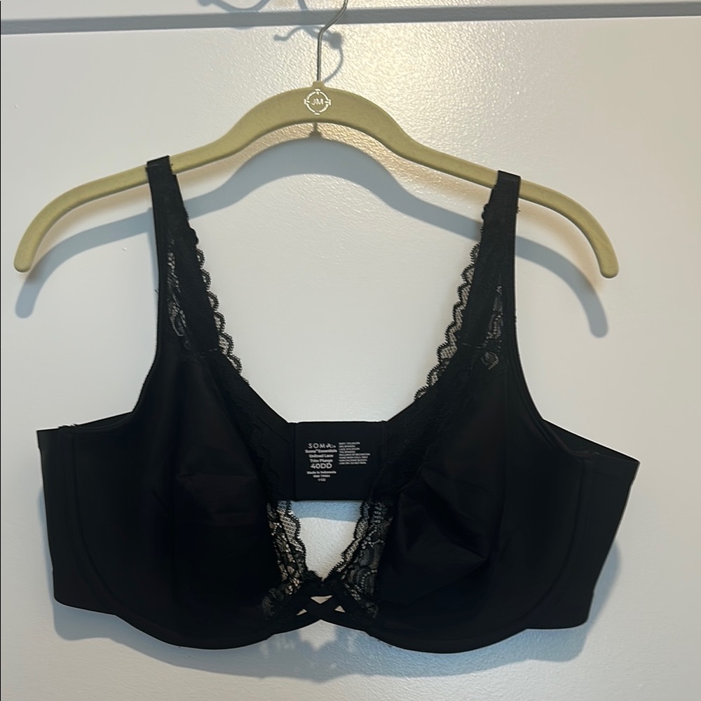 Black Lace Full-Coverage Bra with Keyhole Detail